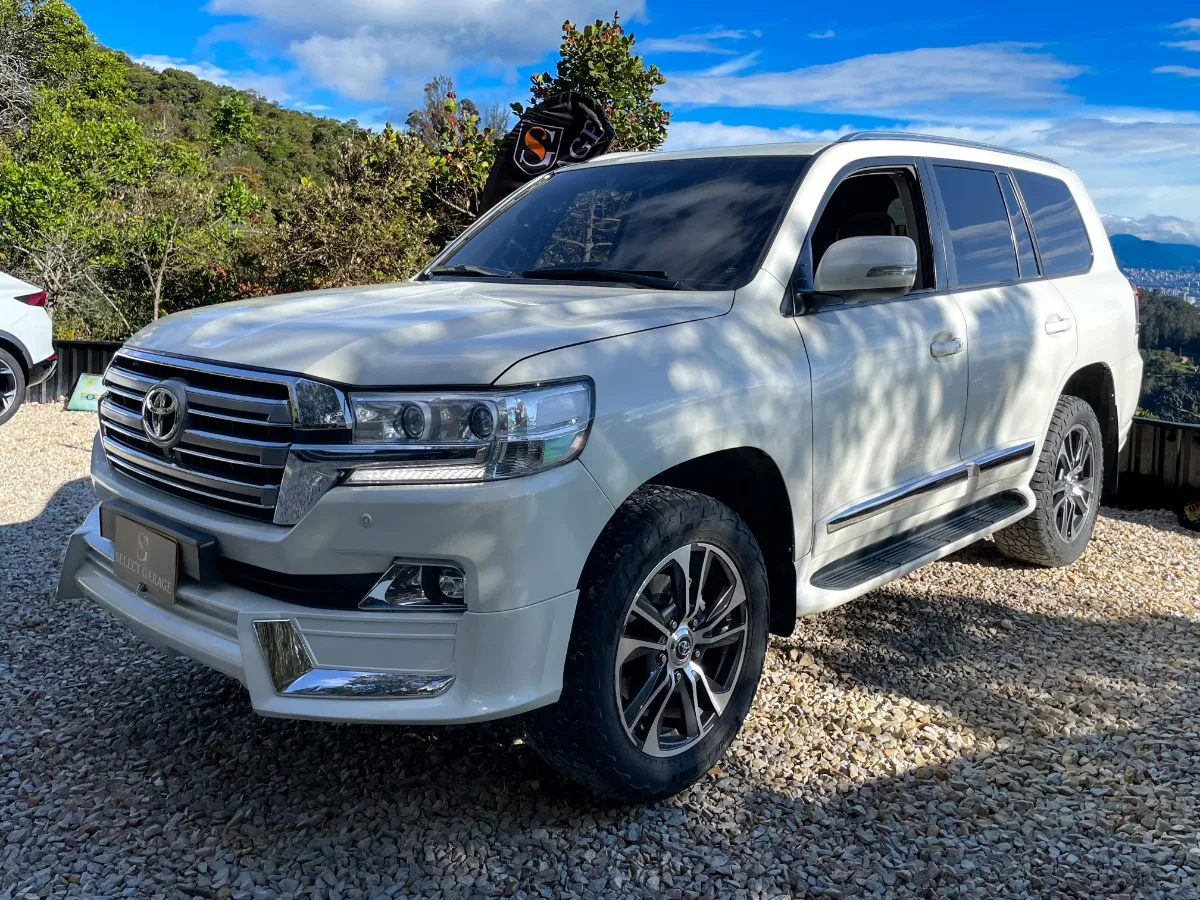 TOYOTA LAND CRUISER 200 GRX 2015