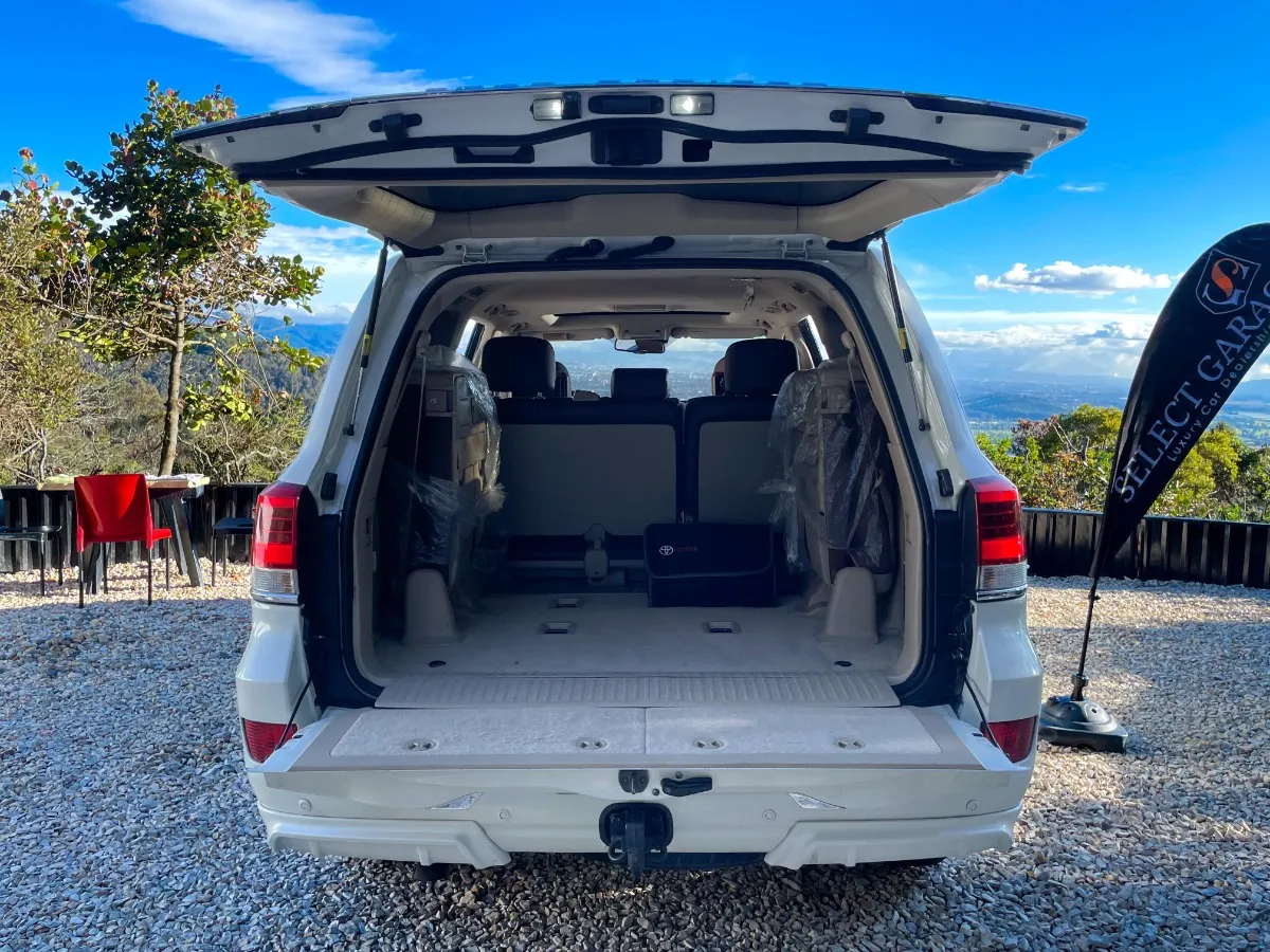 TOYOTA LAND CRUISER 200 GRX 2015