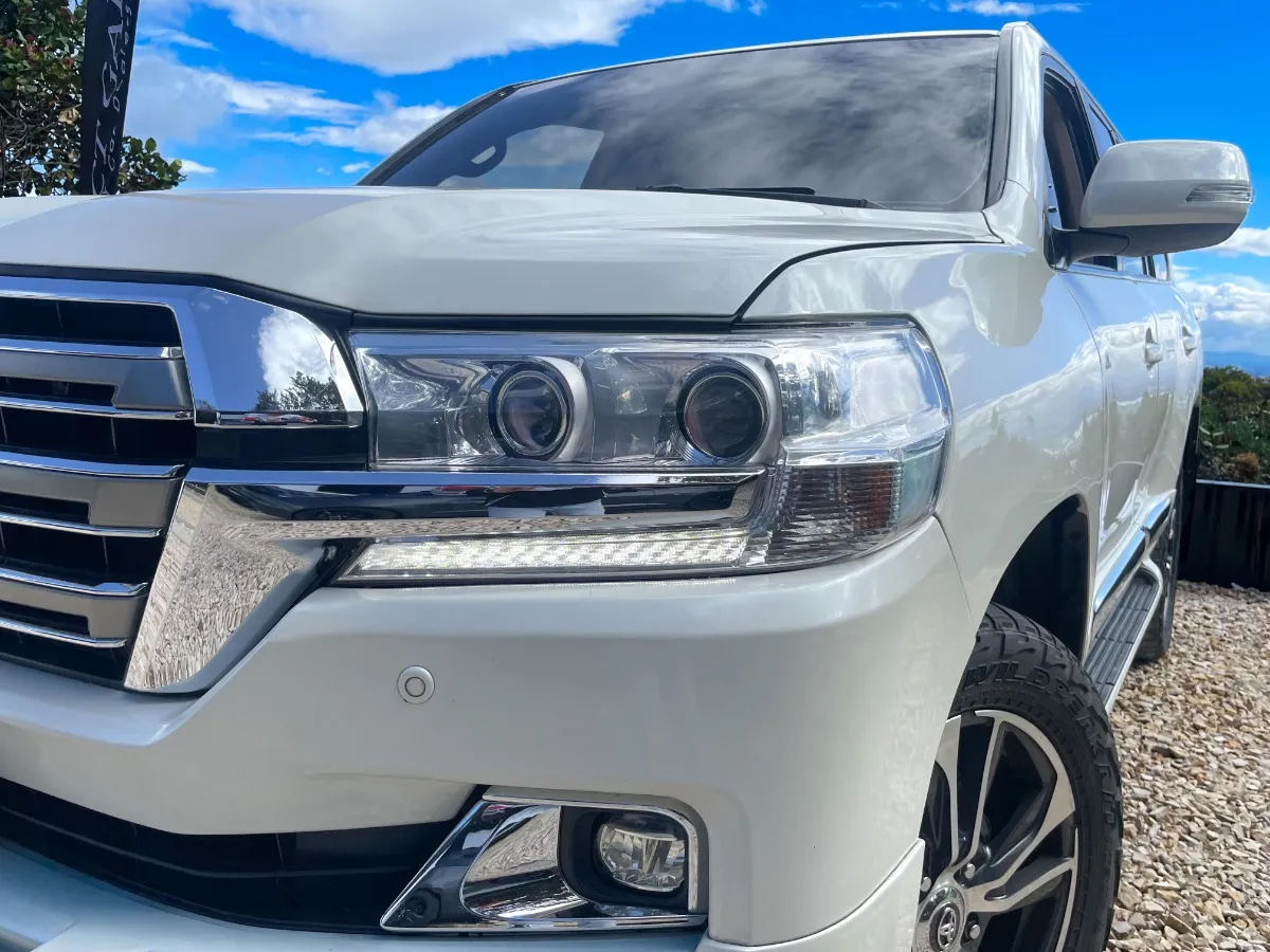 TOYOTA LAND CRUISER 200 GRX 2015