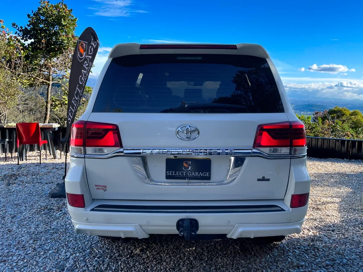 TOYOTA LAND CRUISER 200 GRX 2015
