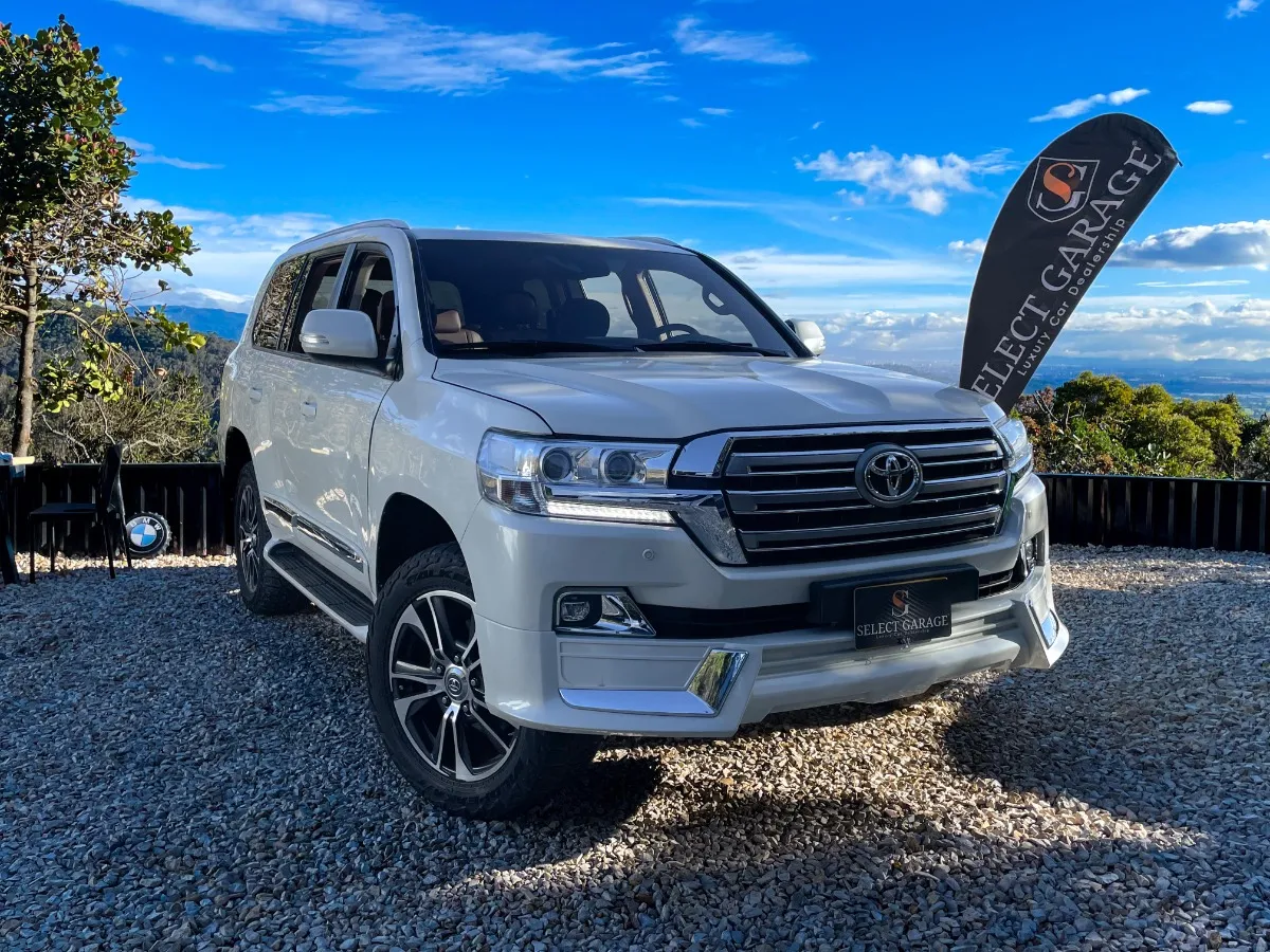TOYOTA LAND CRUISER 200 GRX 2015