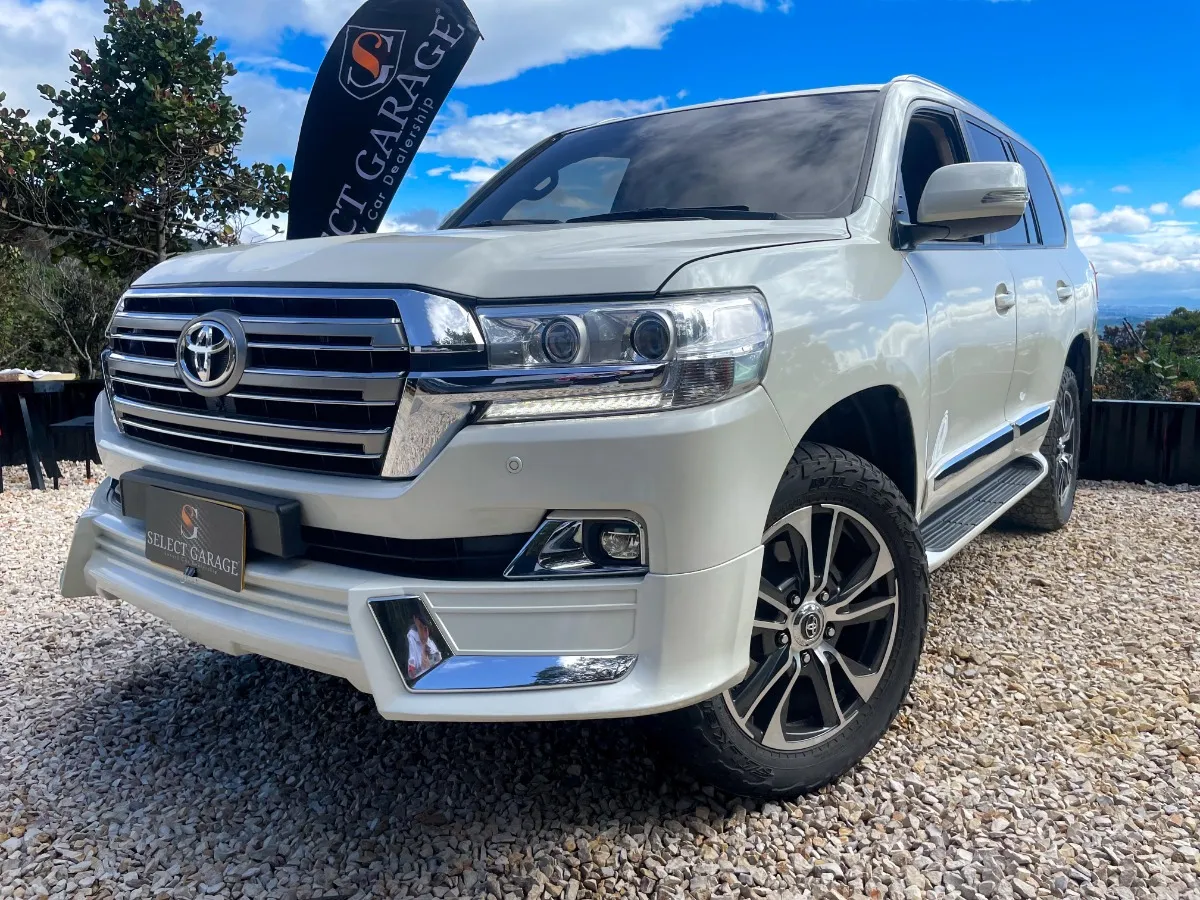 TOYOTA LAND CRUISER 200 GRX 2015