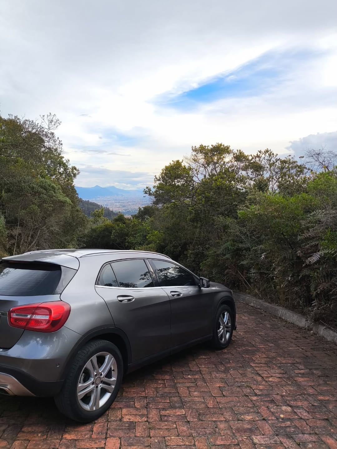 MERCEDES-BENZ GLA 200 2015