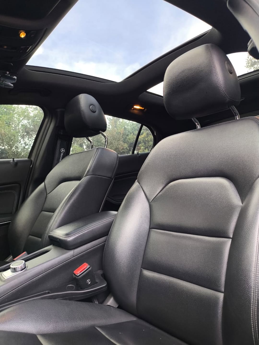 MERCEDES-BENZ GLA 200 2015